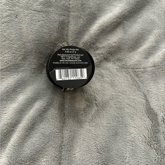 NEST Fragrances Black Candle - Picture 2 of 2